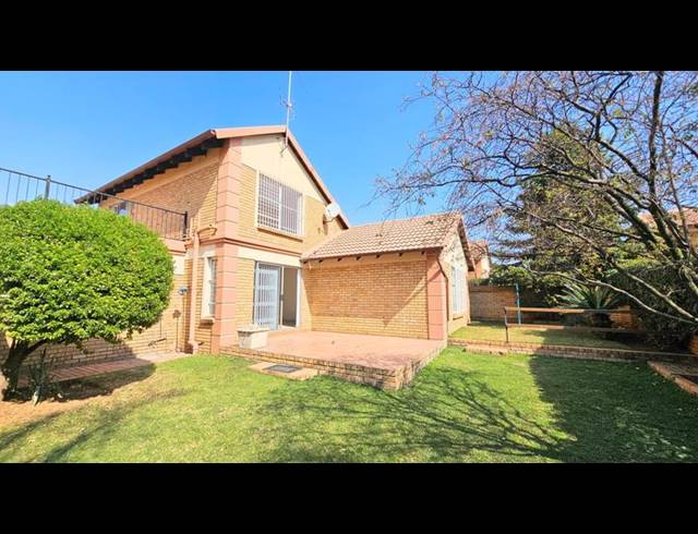 4 BEDROOM TOWNHOUSE FOR SALE IN EDEN GLEN